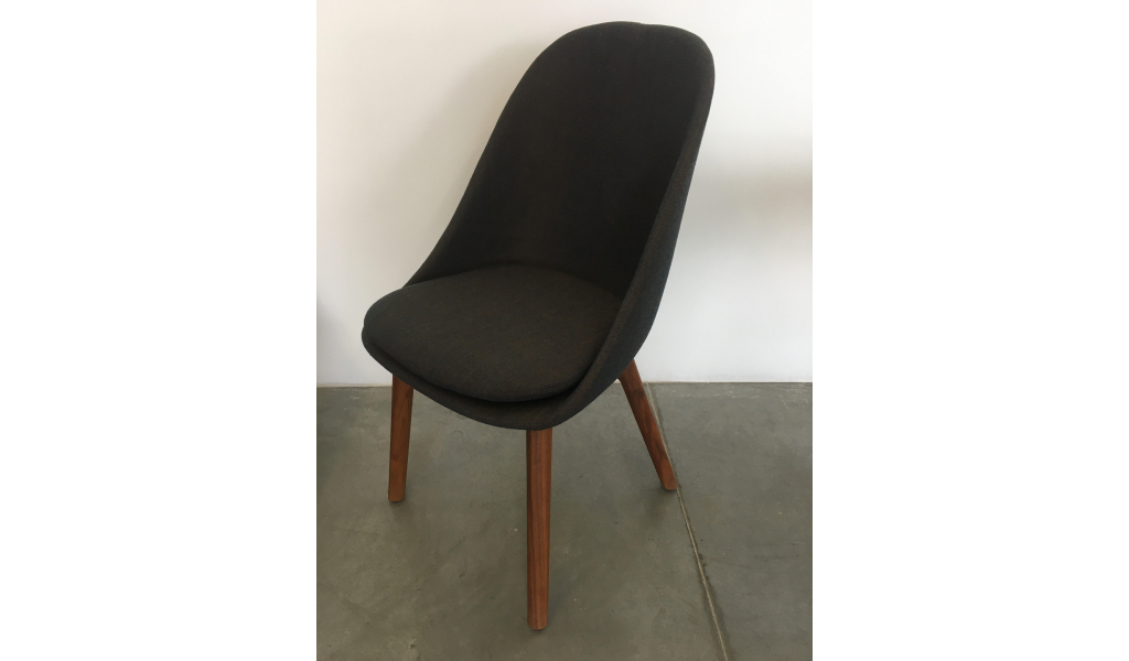 Solo Dining Chair wide - z expozície
