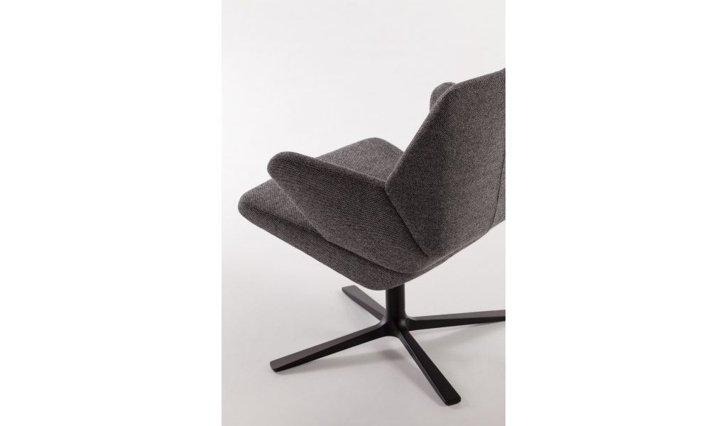 Trifidae Easy Chair
