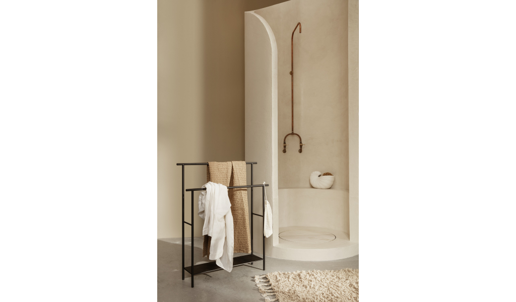 Dora Towel Stand
