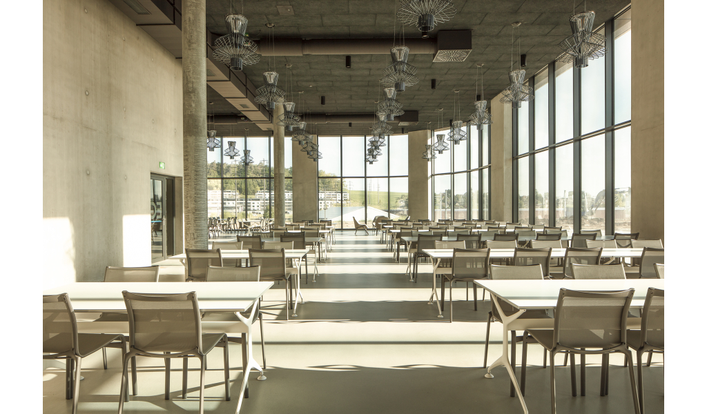 Bigframe 44 biela - z expozície