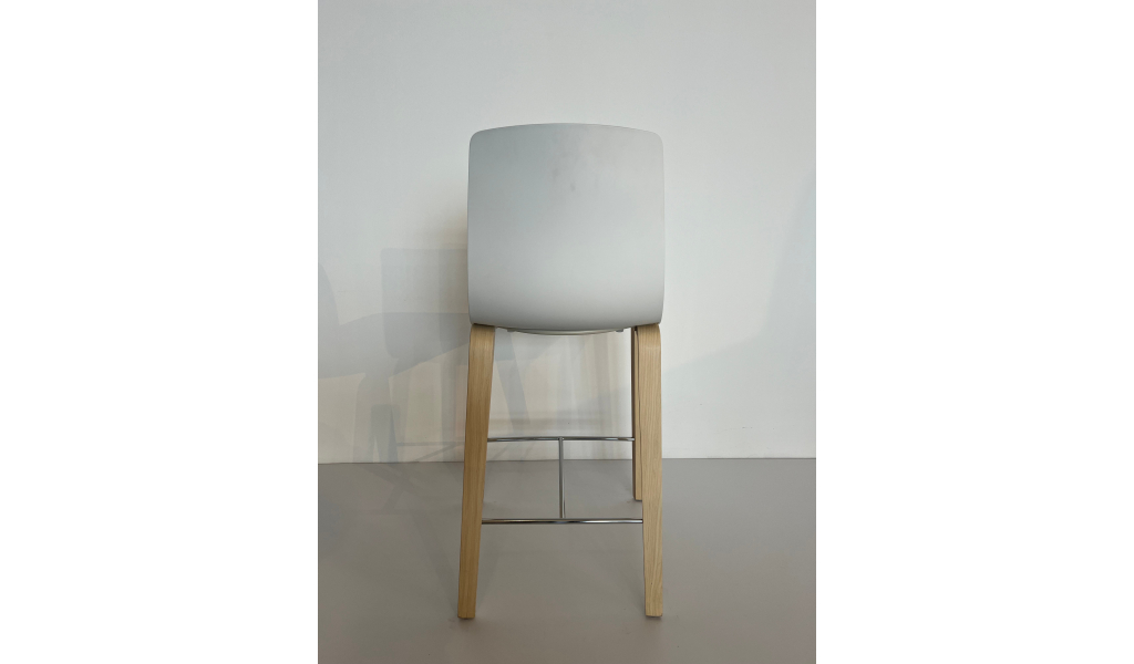 Barová židle Aava, z expozice