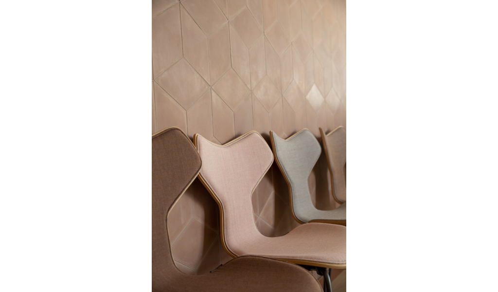 Grand Prix, steel base, upholstered