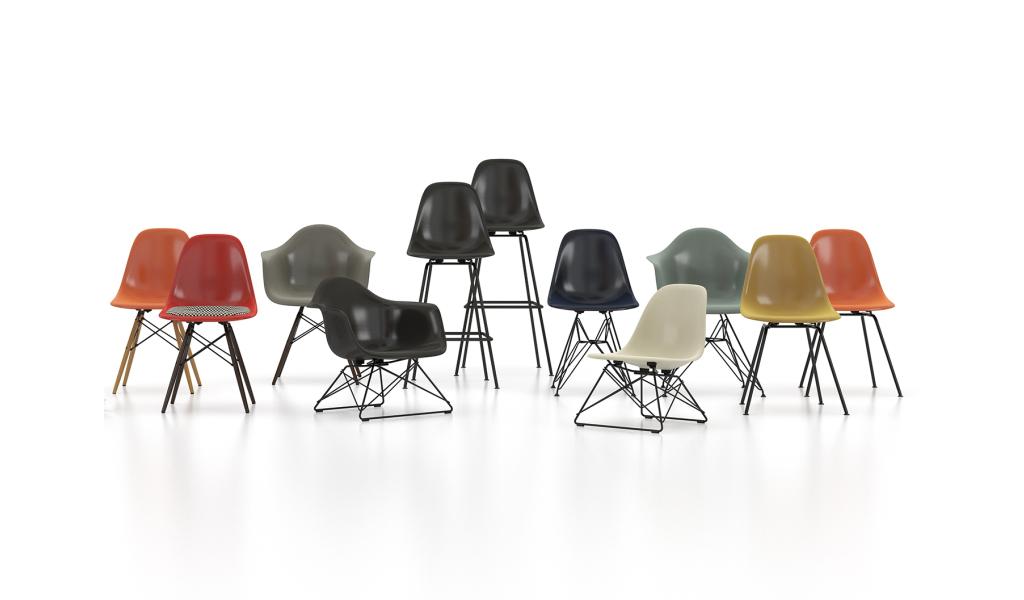 Eames Fiberglass Stool Medium