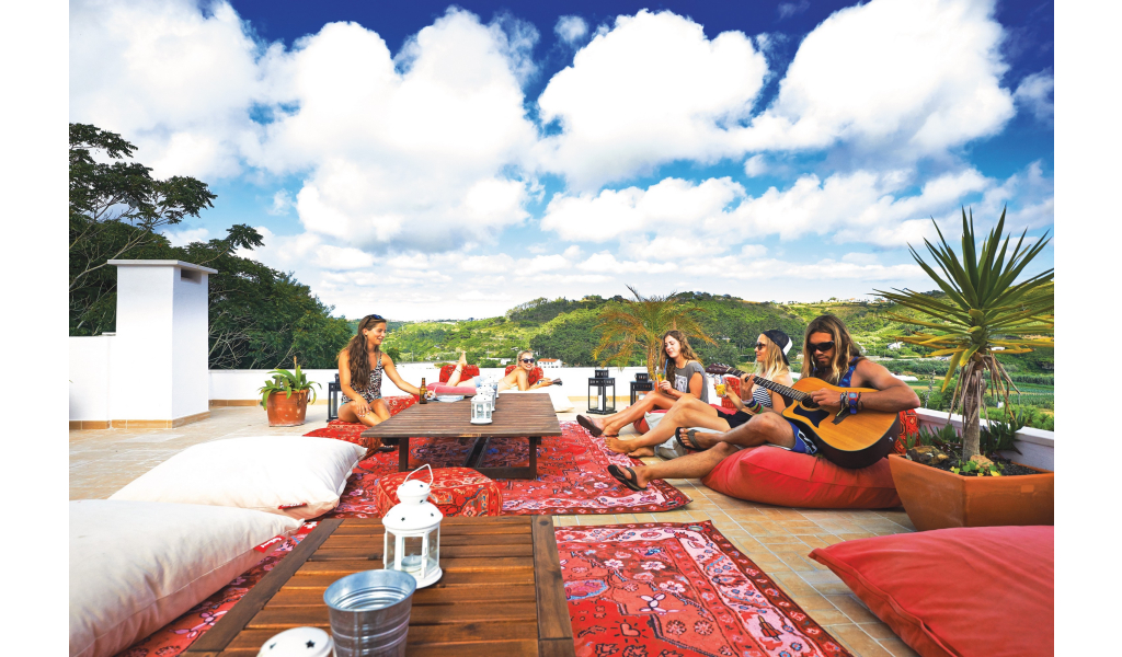 Picnic Lounge