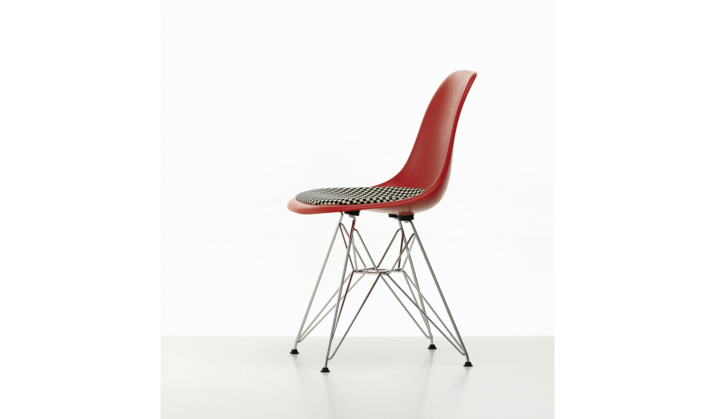 Eames Fiberglass Chair DSR