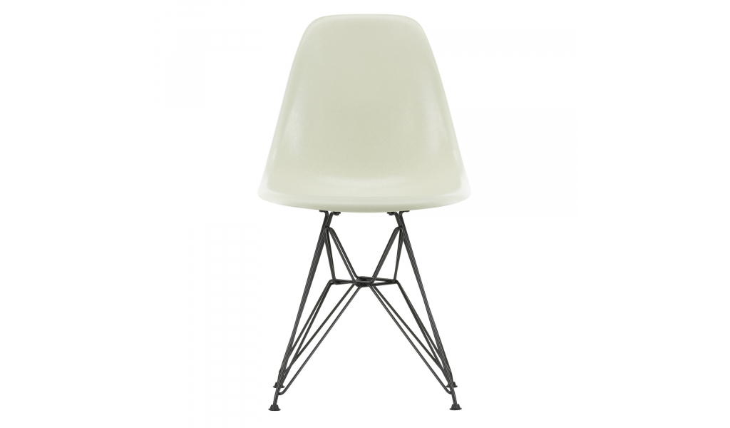Eames Fiberglass chair DSR