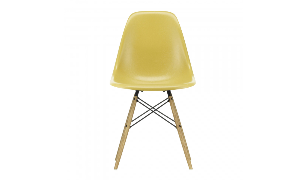 Eames Fiberglass chair DSW
