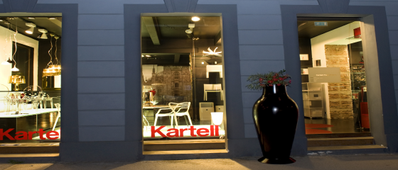 Unifor and Kartell Flag Store in Holport factory