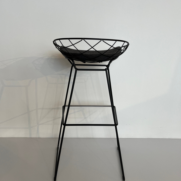 Kobi High Stool, černá - z expozice
