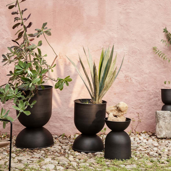 Hourglass Pot Medium black