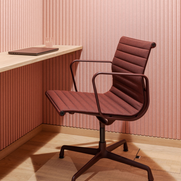 Aluminium Chairs EA 105/107/108 – Conference