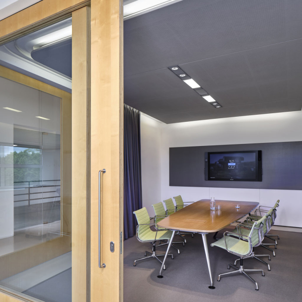 Aluminium Chairs EA 105/107/108 – Conference