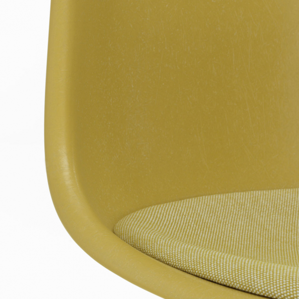Eames Fiberglass Chair DSR