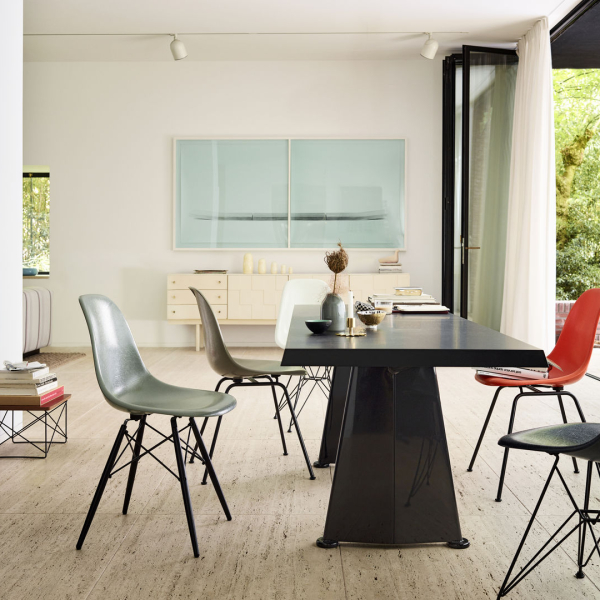 Eames Fiberglass chair DSW