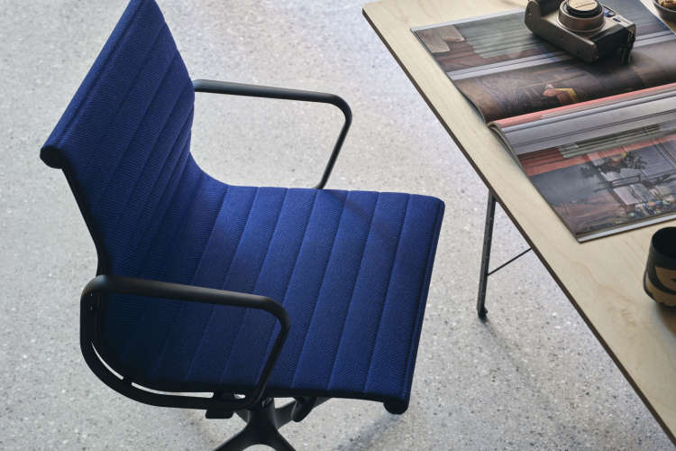 Aluminium Chair EA 131 - Home Office