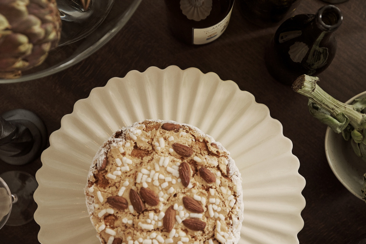 Fountain Cake Stand off-white